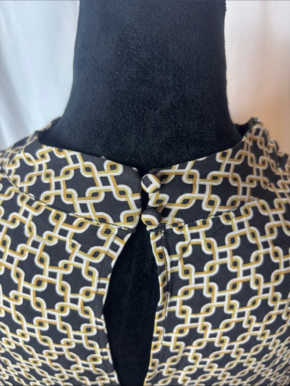 H&M Black and Cream Geometric Link-Pattern Midi Dress - Picture 9 of 9